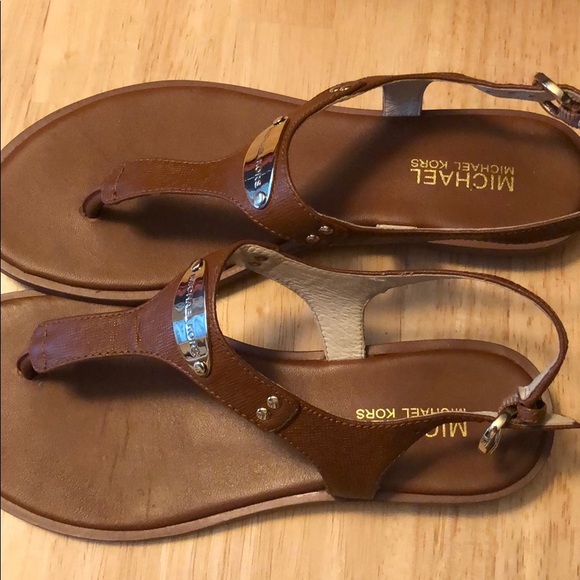 Micheal Kors - Picture 1 of 4